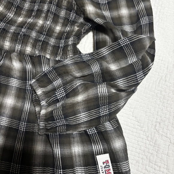 NEW Tommy Jeans | Smocked Peplum Long Sleeve Women Top Med Plaid Olive - Picture 4 of 13